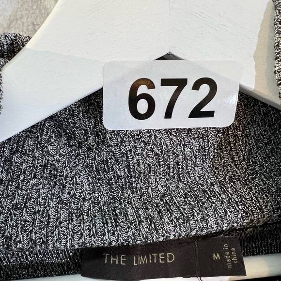 GRAY BLACK WHITE KNIT SWEATER COWL NECK SHORT SEE MEASUREMENTS SO CUTE SLINKY M - Picture 4 of 10